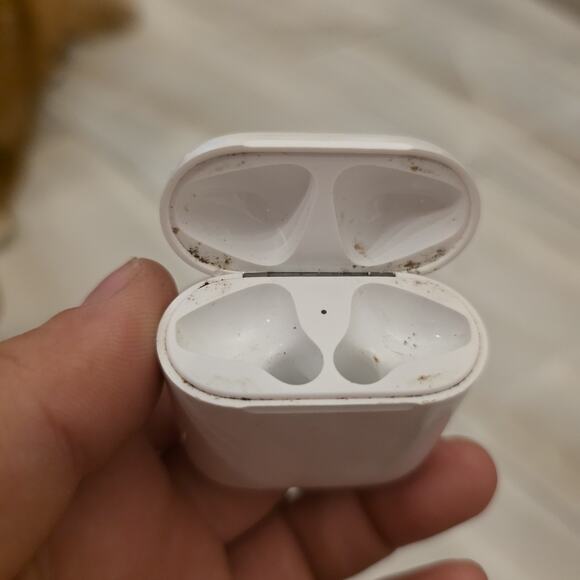 Apple AirPods 2nd Generation with Wireless Charging Case - White + Case Only - Picture 7 of 12